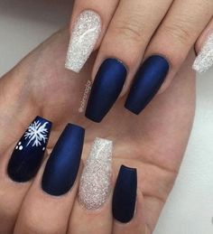 12 Holiday Nail Designs That Are Festive AF Holiday Nail Designs, Her Nails, Pretty Nail Designs, Christmas Nail Art Designs, Christmas Nails Acrylic, Coffin Nails Long, Winter Nail Designs, Festival Nails, Kwanzaa