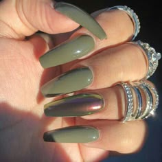 Nails And Rings, Dark Green Nails, Nails Trend, Nagellack Trends, Green Nail Designs, Green Nail, Fall Acrylic Nails, Fall Nail Art, Acrylic Nails Coffin