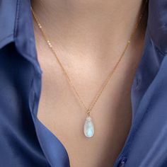 "This necklace features a beautiful large rainbow moonstone neatly suspended from a classic yet strong chain, making this the perfect accessory for those who love larger gemstones. Shimmering color play within the crystal will make this necklace to be a great gift for your beloved one or for Yourself. Matching earrings: https://etsy.me/35sQvVY MATERIALS: * natural rainbow moonstone * accented with tiny moonstones at the chain ends * 14k Gold Filled, 14k Rose Gold Filled, Sterling Silver or 14k S Yellow Gold Moonstone Gemstone Necklace, Yellow Gold Moonstone Necklace With Gemstone, Moonstone Gemstone Necklace In Briolette Shape, Moonstone Briolette Gemstone Necklace, White Moonstone Briolette Necklace, Delicate Teardrop Moonstone Necklace, White Briolette Moonstone Necklace, Moonstone Briolette Necklace For Gift, Delicate Moonstone Teardrop Pendant Jewelry