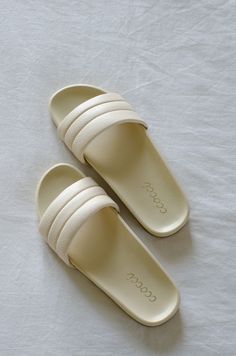 Pool side or beach, these slides are the perfect footwear for chill days. They also make comfortable house shoes! True to size. Trendy Slides For Women, Pool Slides Women, Pool Slides Shoes, Pool Shoes For Women, Beach Footwear Women, Drunk Lady, Beachy Shoes, House Sandals, Dorm List