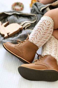 Adelisa & Co's leather Paseo boots for toddlers and kids are everything you're looking for in a shoe! 🌻...1. Completely unisex, so you can pass them on and have siblings match .  | Follow our Pinterest page at @deuxpardeuxKIDS for more kidswear, kids room and parenting ideas Baby Mode, Baby Sleep Problems, Brown Shoes, Carters Baby, Baby Outfits, Baby Hacks, Fashion Kids, Toddler Fashion