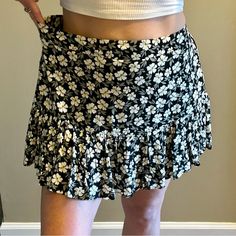 Brand New With Tags Forever 21 Floral Skirt W/ Built-In Shorts In Size Large. This Is An Adorable And Comfortable Skirt That Has A Pair Of Shorts Built Into Them So You Don’t Have To Worry About Anything While Wearing Them. The Front Waistband Is Stretchy And It Is Flat Along The Front And Elastic Across The Back (See Photos). I Bought This And Lost Weight So I Never Got To Wear It. It Is Very Cute And Comfortable! Feel Free To Make Me An Offer! Thanks For Stopping By My Closet! Comfortable Skirts, Forever 21 Skirts, Lost Weight, Women Skirts Midi, Floral Skirt, Midi Skirt, Forever 21, Built In, Womens Skirt