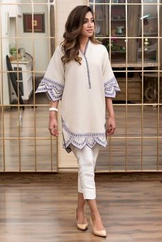 Farida Hasan, Velvet Dress Designs, Latest Dress Design, Simple Kurti Designs, Tunic Designs, Cord Set