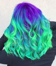 Encuentra más ideas de Tintas de cabello fluorescentes en nuestro blog Fotos de Tatuajes. #Tinta #Cabello #Colores Ombré Hair Ideas, Cool Color Hair Ideas, Hair Dye Color Ideas For Black Hair, Fun Hair Colors 2023, Bright Hair Color Ideas For Blondes, Vivid Ombre Hair, Unique Ombre Hair Color Ideas, Creative Color Hair, Crazy Color Hair Ideas