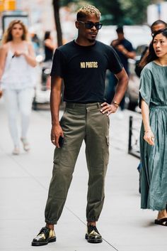 New York Menswear Shows Street Style 2017 | British Vogue Style Skate, Mens Fashion Inspiration, Winter Mode, Mens Fashion Week, Street Style Inspiration, Cool Street Fashion, 인물 사진, Mens Casual Outfits