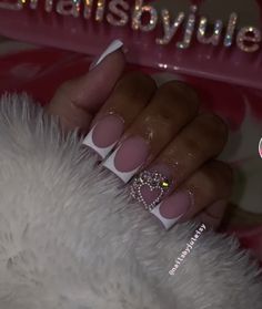 Baddie Short Acrylic Nails With Diamonds, Short Acrylic Nails With Jewels, Shorties Pink Acrylic Nails, Cute Short Bling Nails, French Shorties Nails, Bedazzled French Tip Nails Short, Y2k Nails Acrylic Hello Kitty Short, Short Acrylics With Rhinestones, Short Bougie Nails