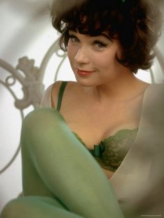 Shirley MacLaine Gjon Mili, Stars D'hollywood, Jill Scott, Shirley Maclaine, Maggie Smith, Joan Collins, Actrices Hollywood, Famous Women