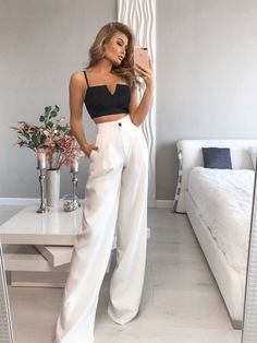 Fabric: High-quality suiting fabric 65% Cotton, 35% Polyester Palazzo style pants High rise Inner seam length: 95cm/ 37.5 in Cooler Look, Fancy Outfits, White Pants, Elegant Outfit, Looks Vintage, Cropped Top, Look Chic, Outfits Casuales, Anton