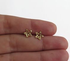 14k gold flower stud earrings.Beautiful and delicate small flowers. These earrings can fit a young girl or a woman, for everyday wear. #flowerearrings #goldstuds #14kgoldjewelry #daliashamirjewelry 14k Gold Earrings With Flower Charm For Gift, 14k Gold Flower Earrings For Gift, Dainty 14k Gold Pierced Flower Earrings, 14k Gold Flower Charm Earrings, Gold Minimalist Earrings, Rudraksha Jewelry, Small Earrings Gold, Gold Flower Earrings, Silver Drop Necklace