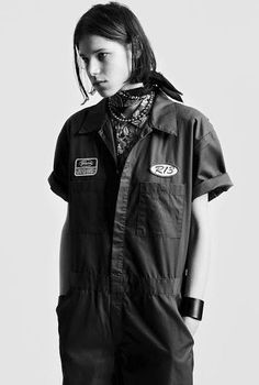 Mechanic Fashion, Mechanic Costume, Mechanic Clothes, Mechanic Jumpsuit, Coveralls Mens, Carhartt Overalls, Outfit Retro, Clueless Outfits, Jumpsuit Fashion