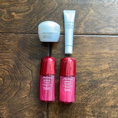 This Bundle Includes Five Minis: -Essential Energy Moisturizing Cream (0.35 Oz) -Essential Energy Hydrating Cream (1 Oz) -Benefiance Wrinkle Smoothing Eye Cream (0.17 Oz) -Ultimune Power Infusing Concentrate X2 (0.33 Fl Oz Each) Great Way To Try This Popular Japanese Skincare Line! Shiseido Skincare, Shiseido White Lucent, Skincare Bundle, Japanese Skincare, Firming Cream, Hydrating Cream, Moisturizing Cream, Lip Cream, Gel Cream