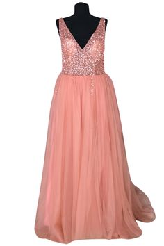 Make a grand entrance in our Maxi Long Evening Dress, a vision of elegance and grace in soft pink with a beautifully beaded top Dress Type: Party Dress Neckline: V Neck Sleeveless Floor Length All in one Bra Fabric: Polyester, mesh, tulle, and chiffon Detail: Beading - Sequins Color: Pink Size: S to XXL Gender: Female Age: Adult Brand Name: NoEnName_Null Product ID: CJNSHLWH00076 Note: All sizes are smaller than regular European and American sizes. Choose the larger size if your size is between Menswear Accessories, Pink Evening Dress, Long Evening Dress, Beaded Top, Necklines For Dresses, Bridal Fashion, Evening Dresses Long, Types Of Dresses, Top Dress