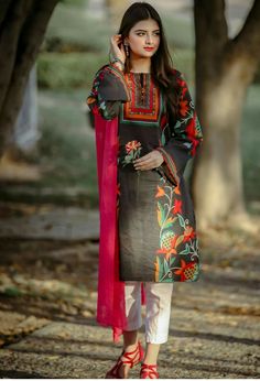 Indian Fancy Dress, Stylish Dps, Women Photoshoot, Designer Dresses Elegant, Dressing Ideas, Fancy Suit, Casual Formal Dresses, Dresses Design, Womens Trendy Dresses