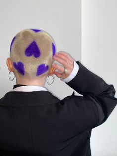 Colorful Shaved Head, Shaved Hair Dye Designs, Buzzcut With Designs, Shaved Hair Girl, Buzz Cut Hair Dye Designs, Dyed Buzzcut, Shaved Hairstyles