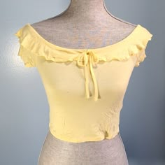 Nwt Pacsun Me To We Off Shoulder Crop Ruffle Detail Top Pale Yellow Size Small Top Hem To Bottom Hem 11 Inches Summer Cropped Top With Ruffles, Stretch Ruffled Tops For Vacation, Stretch Ruffle Tops For Vacation, Yellow Stretch Tops With Ruffles, Fitted Summer Tops For Daytime, Casual Ruffled Crop Top For Vacation, Casual Ruffle Crop Top For Vacation, Stretch Ruffles Crop Top For Spring, Spring Stretch Crop Top With Ruffles