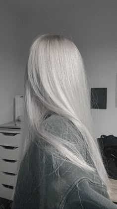 Silver White Hair, Long White Hair, Silver Blonde Hair, Icy Blonde Hair, White Hair Color, White Blonde Hair, Silver Blonde, Platinum Hair, Pretty Hair Color