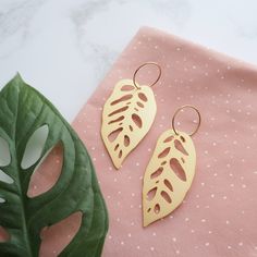 A unique pair of gold plated leaf hoop earrings, inspired by the iconic Monstera Adansonii/Obliqua house plant They would make stunning earrings for bridesmaids, also available as statement drop earrings and necklace ▲ DETAILS ▲ These lightweight earrings measure 4.5cm and hang on a 1.5cm brass hoop earring All metal findings are nickel free and hypoallergenic ▲ CARE ▲ All of the jewellery is sealed with varnish, but please avoid direct contact with water, creams & perfumes as this can damage an Earrings For Bridesmaids, Monstera Obliqua, Monstera Adansonii, Flower Earrings Gold, Brass Hoop Earrings, Cheese Plant, Earrings And Necklace, Statement Drop Earrings, Paper Gift Bags