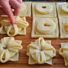 Você Não Vai Acreditar Como é Feito! / Receita Fácil, Incrível e Deliciosa. | Você Não Vai Acreditar Como é Feito! / Receita Fácil, Incrível e Deliciosa. Ingredientes: Farinha de trigo - 300 gramas Açúcar de confeiteiro - 50... | By Bolo no pote e Confeitaria Faça e Venda | Facebook French Cheese Puffs, Oreo Dessert Recipes, Oreo Desserts, Cheese Puffs, French Cheese, Baking Basics, Oreo Dessert, Apple A Day, Easy Casserole Recipes