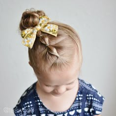 Bubble braid into a top knot @teswood Q's Hairdos Kids' Hairstyles, Easy Toddler Hairstyles, Girl Hairdos, Cool Hairstyles For Girls