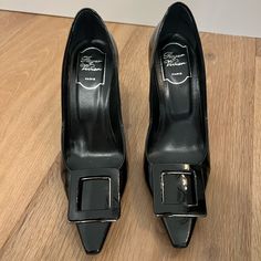 Roger Vivier Lacquered Buckle Pumps Black Vivier Shoes, Roger Vivier Shoes, Roger Vivier, Black Pumps, Shoes Women Heels, Shoes Heels, Buckle, Pumps, Women Shoes