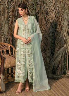 Mint Green Dress Outfit Wedding, Green Dress Outfit Wedding, Mint Green Dress Outfit, Shirt Combination, Green Dress Outfit, Saira Shakira, Mint Green Dress, Salwar Dress, Pakistani Party Wear