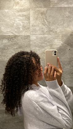 3c Hair Styles, Defined Curly Hair, Natural Baddie, Define Curly Hair, Quick Curly Hairstyles, Black Hair Green Eyes, Natural Hair Care Routine, Hair Styels, Natural Curly Hair Cuts