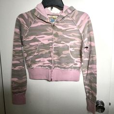 Nwot Rare, Hard To Find Kids Poncho, Gray Label, Camo Girl, White Button Down Shirt, Denim Button Down, Vintage Girls, Camo Print, Green Fashion, Cropped Hoodie