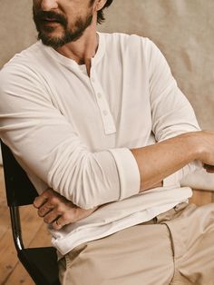 Natural Pima Curved Hem Henley – Buck Mason Jefferson White, Fall Tee Shirts, Buck Mason, Ivy Style, Usa Tee, Henley Shirt Men, Mens Henley, Suit Shirts, Vintage Military