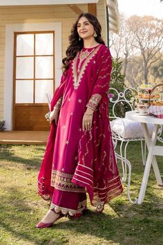 Pink Pakistani Suit, Mehndi Function Dress, Bridal Suit, Suit Pakistani, Architectural Jewelry, Function Dresses, Trendy Outfits Indian, Diwali Outfits, Fancy Suit