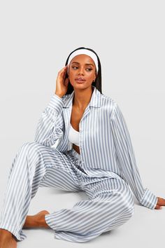 Womens Contrast Stripe Satin Pajama Pants Set - Grey - 8 - Luxury living called: satin pajama sets are in. The sexy material is designed to make you feel like the 10/10 you are. It's the cutest addition to any night in, with a luxurious look and feel. The beauty of silk pajamas is they're a summer steal, keeping you cool at night. Get your gram photo at the ready or embrace what ultimate comfort feels like in your own home. These silky pajamas come in a range of sizes, to suit every shape. Style Silky Pajama Set, Pajama Party Outfit, Satin Pajama Sets, Satin Pajama Pants, Satin Pyjama, Shooting Ideas, Satin Nightwear, Silky Pajamas, Satin Pj Set