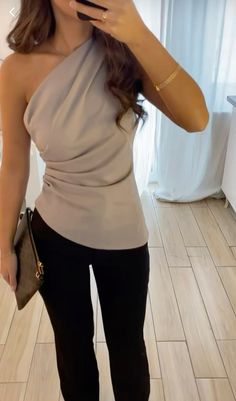 Chic Clothes Aesthetic, Outfit Inspo Dinner Date, Restaurant Outfit Aesthetic, Cute Club Fits, Old Money Concert Outfit, Night Time Outfits For Women, Night Outfit Ideas Going Out, Rich Elegant Outfit, Elegant Going Out Outfits