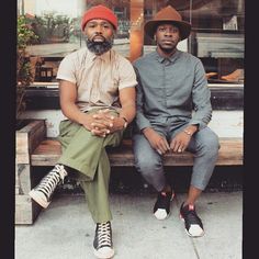 Sitting on the stoop Ouigi Theodore, Fitness Outfits, Dapper Men, Sharp Dressed Man, Men Street, Black Men Fashion, How To Pose