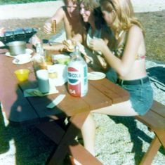 90s Vintage Photos, Summer In The 70s, Real 70s Photos, Late 70s Aesthetic, 60s Summer Aesthetic, 1970s Vintage Photos, 1970s Lifestyle, Vintage Summer Photos, American Teenager Aesthetic