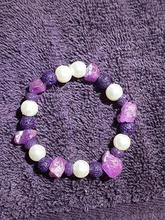 Beautiful Purple and Pearl bracelet 💜  This bracelet is made for little girl wrist size  Hope you LOVEEEE this bracelet as much as i had a wonderful time making it 😊 Pearls Bracelet, Wonderful Time, Pearl Bracelet, Labour Day, Beauty Book, Jewelry Bracelets, Accessory Gift, Beaded Bracelets, Electronic Accessories