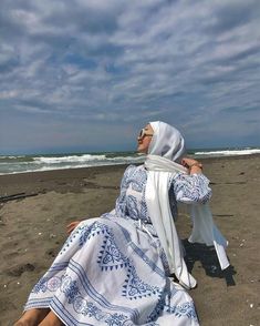 Hijabi Beach Outfit, Beach Holiday Outfits, Hijab Fashion Summer, Modest Casual Outfits, Stile Hijab, Modern Hijab Fashion, Mode Turban, Muslim Outfits Casual