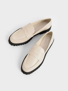 Uplift your weekday wardrobe with these stunning penny loafers. Whilst the covered almond toe brings an air of sophistication, the cleated block heel and raised sole serve up some trendy modern style. To make things easy for you to match, they come rendered in a pure chalk-white hue, ready to give any outfit an edgy contrast. Style them with an indigo dyed shirt, denim shorts, and a trapeze bag for a cool-casual look. White Loafers Outfit Women, White Loafers Outfit, Chunky Penny Loafers, Loafers Outfit Women, Trapeze Bag, White Loafers, Loafers Outfit, Chunky Loafers, Faux Leather Heels