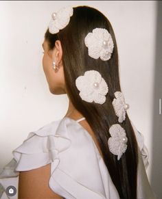 Accesories Aesthetic, Ball Hairstyles, Bride Headpiece, Pearl Fashion, Hair Shows, Floral Headpiece, Bride Accessories, Jairzinho, Mood Board Fashion