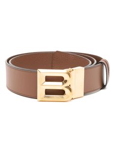 brown calf leather grained texture reversible gold-tone hardware logo-buckle fastening adjustable fit Designer Brown Belts With Gold-tone Hardware, Brown Leather Belt Buckle With Logo Plaque, Brown Leather Belt Buckles With Logo Plaque, Brown Leather Belt With Logo Plaque, Modern Leather Belt Buckles With Gold-tone Logo, Designer Brown Belt Buckles, Designer Brown Belt Buckles With Gold Buckle, Classic Belt With Gold-tone Logo Plaque For Business, Classic Business Belt With Gold-tone Logo Plaque