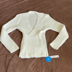 Beautiful Cupshe Deep V-Neck Ribbed Sweater In A Creamy White Color. 4 Way Stretch, Fits Like A Glove, Super Comfortable. Size Small. Brand New With Tags, See Pictures For Measurements. Very Form Fitting, But Has A Nice Stretch, So It’s Not Tight. Tight Sweater Outfit, Tight Sweaters, Black Cable Knit Sweater, Pointelle Sweater, Tight Sweater, Leopard Sweater, Sweater Oversize, Oversized Pullover, Wrap Sweater