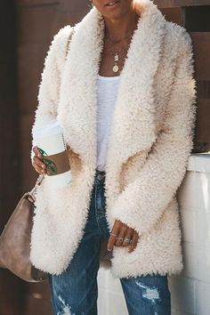 Plush Coat, Statement Jacket, Coat Style, Long Sleeves Coats, Faux Fur Coat, White Casual, Types Of Fashion Styles, Look Fashion, Winter Coat