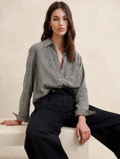 Classic Linen-Blend Shirt | Banana Republic Factory Chic Cheap Workwear T-shirt, Tomboy Capsule Wardrobe, Tomboy Femme, Business Casual Fall, Androgynous Look, Midsize Fashion, Corporate Attire, Flowing Dress, Tailored Suit