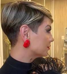 Modern short cuts | I want your opinion on this look 😊🤩 | Facebook Spikes Hair, Short Wolf Haircut, Hair Cut Ideas, Clipper Cut, Wolf Haircut, Vacation Hairstyles, Really Short Hair, Trendy Hairstyle, Pixie Styles