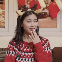 Ryujin Itzy Christmas, Itzy Christmas, Christmas Profile Pictures, Chaeryeong Icon, Xmas Wallpaper, Christmas Cover, Shin Ryujin, Hwang Yeji, New Year Photos