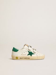 Our Old School sneakers feature two Velcro straps on the front with contrasting logo. The Junior version of this model in white leather features a green suede star and heel tab. The smiley detail and contrasting lettering on the foxing add the finishing touch. Old School Sneakers, School Sneakers, Lace Socks, New Journey, Green Suede, Bag Handle, Golden Goose, Velcro Straps, Gift Collections