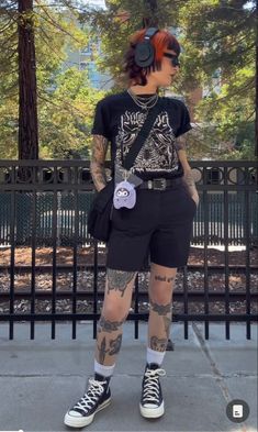 Masc Alt Women, Nonbinary Alt Fashion, Emo Summer Outfits Guys, Androgynous Fashion Grunge, Baggy Punk Outfits, Butch Summer Outfits, Summer Alt Outfits Masc, Alt Transmasc Outfits, Enby Goth