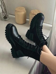 Aesthetic Combat Boots, Combat Boots Aesthetic, Boots Aesthetic, Combat Shoes, Look Legging, Half Boots, Shoes Outfit Fashion, Black Combat Boots