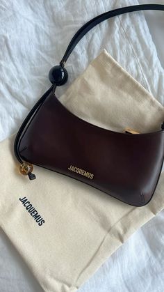 Bags Jacquemus, Trending Bags, Jacquemus Bag, Style Parisienne, My Style Bags, Luxury Bags Collection, Fendi Bag, Bag Obsession, Girly Bags