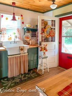 the kitchen is clean and ready to be used for thanksgiving dinner or other special occasion