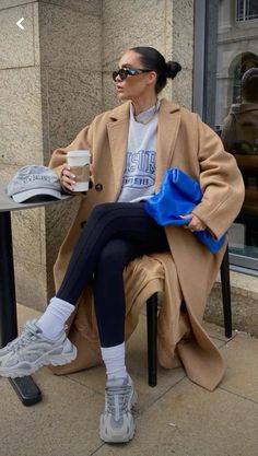 Mode Dope, City Break Outfit, Winter Mode Outfits, Chique Outfit, Nyc Outfits, New Balance Outfit, New York Outfits, Winter Fashion Outfits Casual, Cold Outfits