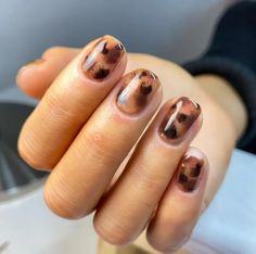 40 Sophisticated Tortoise Shell Nail Ideas - Tortoishell Nails Design, Toirtoshell Nails, Diy Tortoise Shell Nails, Torrid Shell Nails, Tortoise Shell Nails Tutorial, Negative Space Tortoise Shell Nails, Blonde Tortoise Shell Nails, Summer Tortoise Shell Nails, Light Tortoise Shell Nails